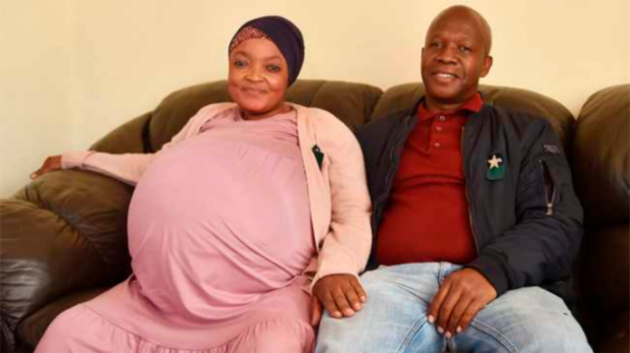 Mulher sul-africana que afirmou ter dado à luz 10 bebês é detida por armação