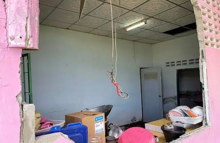 Elefante quebra a parede de uma casa porque queria comer um saco de arroz. Acordou toda a familia revistapazes.com - Elefante quebra a parede de uma casa porque queria comer um saco de arroz. Acordou toda a familia