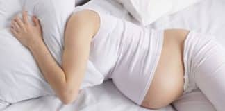 Jovem grávida faz desabafo na web sobre vizinha chata que ameaçou processá-la por ‘vomitar alto demais’