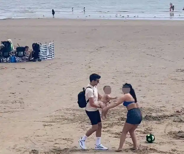 Homem encontra bebê engatinhando sozinho em praia, a poucos metros de rua movimentada revistapazes.com - Homem encontra bebê engatinhando sozinho em praia, a poucos metros de rua movimentada