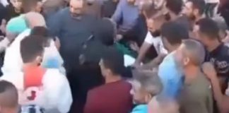 #Vídeo – Homem declarado morto acorda durante o próprio funeral e gera tumulto