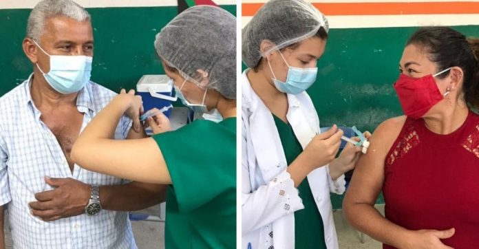 Técnica em enfermagem de 19 anos vacina os pais contra o coronavírus no Ceará: ‘Alegria imensa’