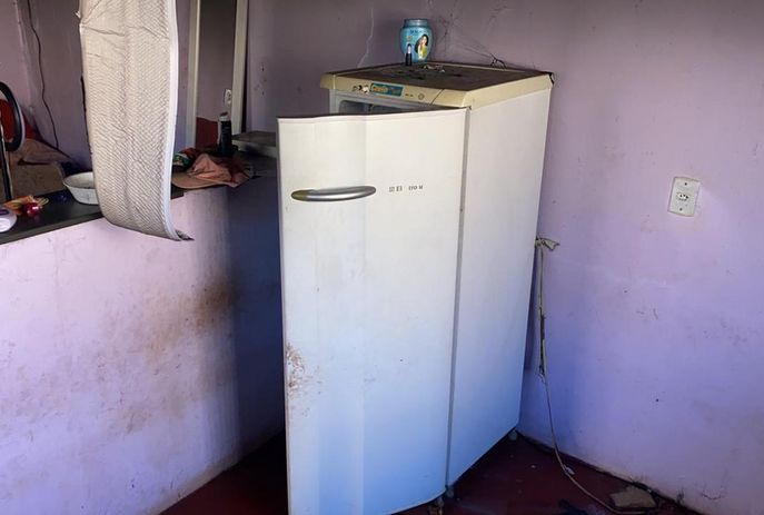 revistapazes.com - Garotinho de 2 anos se salva de incêndio após se esconder dentro de geladeira em Cuiabá