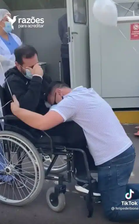 Após 16 dias entubado, homem vence Covid-19 e é recebido com festa; veja o vídeo revistapazes.com - Após 16 dias entubado, homem vence Covid-19 e é recebido com festa; veja o vídeo