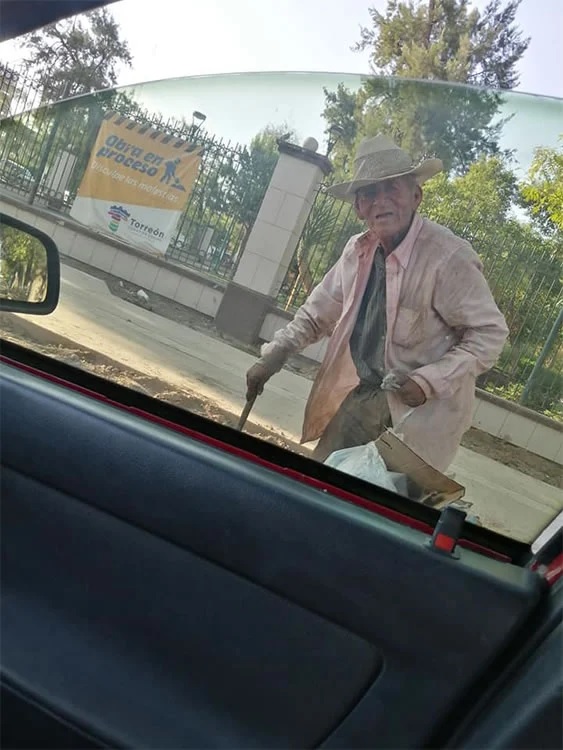 revistapazes.com - Idoso de 108 anos que vivia em situação de rua é adotado por família no México