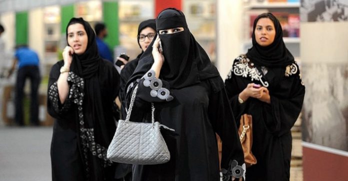 Pela 1ª vez em séculos, mulheres podem viver sozinhas sem permissão de um ‘tutor’ na Arábia Saudita