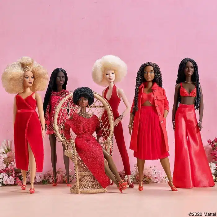 revistapazes.com - De olho na diversidade, Mattel lança nova linha com 10 bonecas Barbie 'afro'