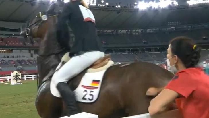 revistapazes.com - "Diga-me um preço": Kaley Cuoco ofereceu-se para comprar o cavalo maltratado nas Olimpíadas