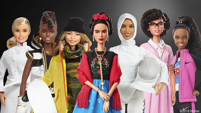 revistapazes.com - De olho na diversidade, Mattel lança nova linha com 10 bonecas Barbie 'afro'