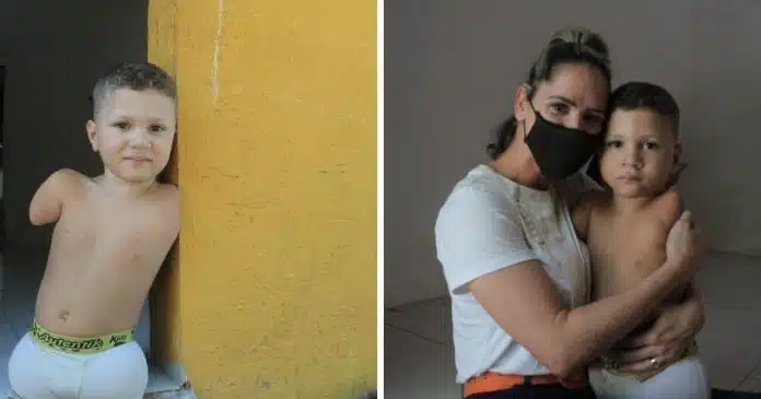 Criança que nasceu sem braços e pernas pede ajuda para compra de cadeira especial; conheça vaquinha