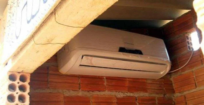 revistapazes.com - Homem instala ar-condicionado na casinha do seu cachorro: “Se a gente que é humano já passa mal com o calor, imagina o bichinho?”