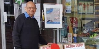 Idoso de 91 anos que era dono de uma sapataria se aposenta e todo seu estoque para caridade