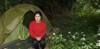 Professora morou 2 anos em uma barraca por falta de dinheiro: “Meus alunos nunca souberam”