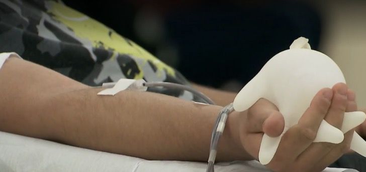 revistapazes.com - Idosa de 63 anos doa sangue há 25 e já salvou 832 pessoas: "Vou doar até não poder mais"