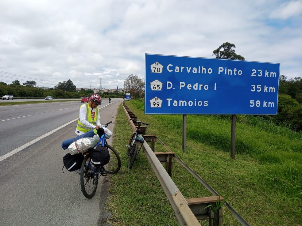revistapazes.com - Pai pedala 1.400 km do RS ao RJ para ver o filho se formar em academia do Exército