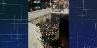 Calçada cede e dezenas de pessoas caem em rio durante evento de Natal em Joinville – VÍDEO