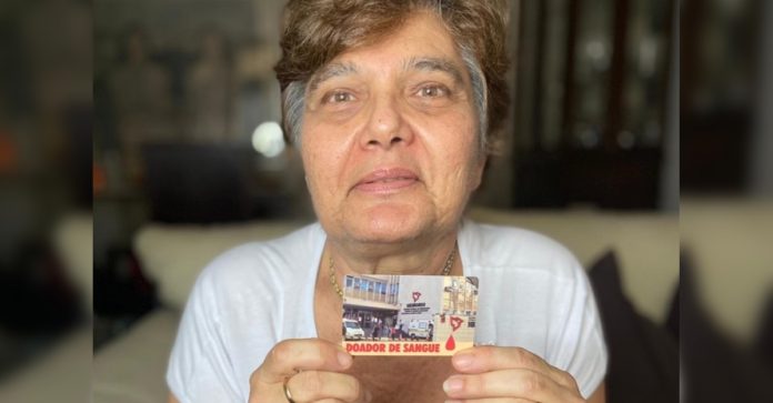 Idosa de 63 anos doa sangue há 25 e já salvou 832 pessoas: “Vou doar até não poder mais”