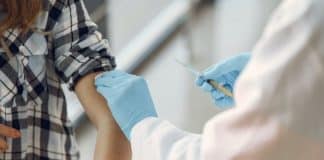 Vacina contra HPV reduz taxas de câncer no útero em até 87% em mulheres