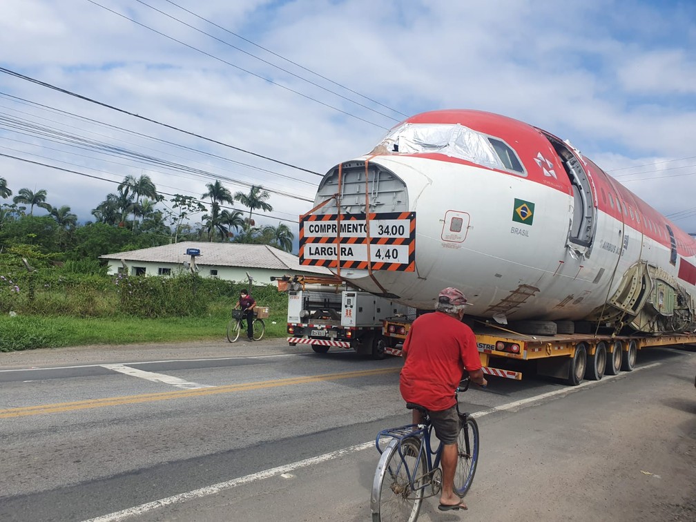revistapazes.com - Casal de empresários compra Airbus e aeronave é transportada pelas ruas do Paraná [VIDEO]