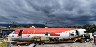 Casal de empresários compra Airbus e aeronave é transportada pelas ruas do Paraná [VIDEO]