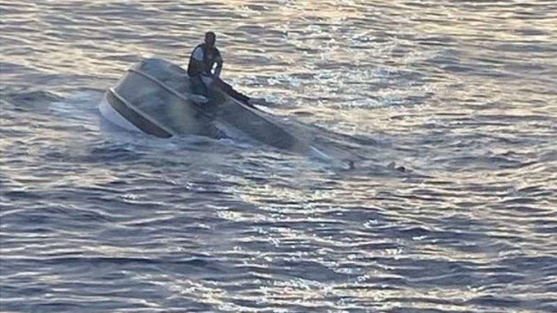 revistapazes.com - Jovem foi o único sobrevivente entre 39 pessoas vítimas de um naufrágio: 'Passei horas lutando para não afogar'