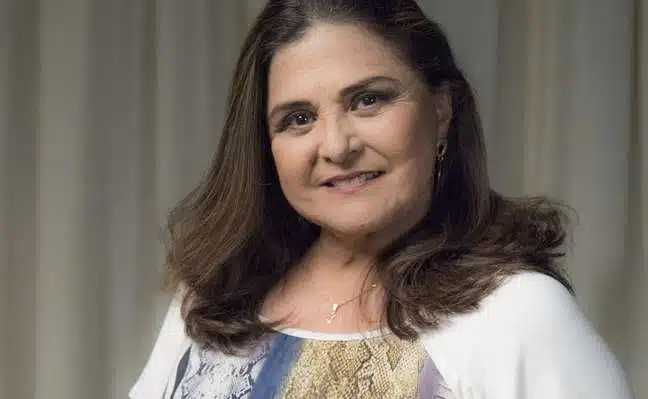elizagenca Elizângela recebe alta hospitalar após internação por sequela da Covid-19