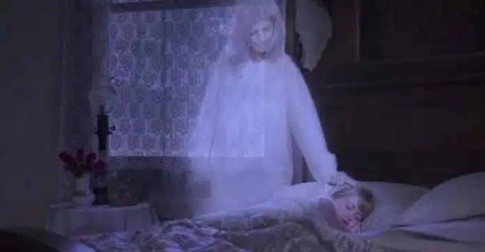 Nossos entes queridos falecidos nos visitam enquanto dormimos e existem maneiras de identificá-los