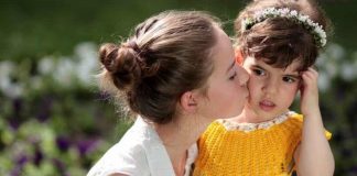 Opinião: O direito das crianças de não beijar (e não serem beijadas) se não quiserem