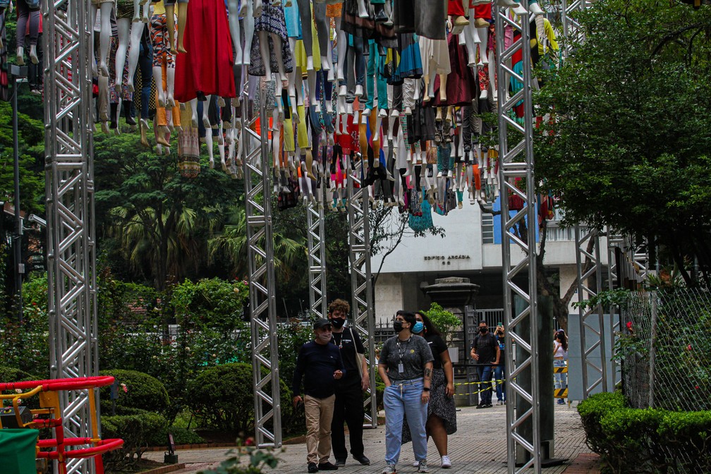 revistapazes.com - Exposição em SP com manequins homenageia 620 mil vítimas da Covid; confira fotos