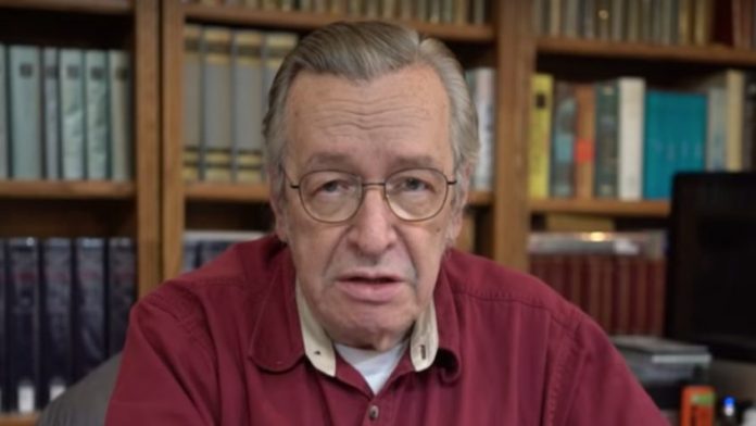 Internado por covid nos Estados Unidos, Olavo de Carvalho morre aos 74 anos