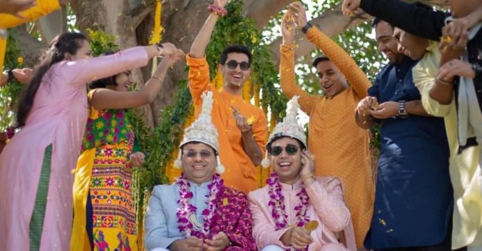 Noivos fazem história ao realizar 1º casamento homoafetivo em cidade da Índia: ‘Só queremos ser felizes’