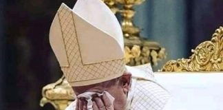 Papa Francisco pede que líderes envolvidos na crise da Ucrânia desistam do conflito