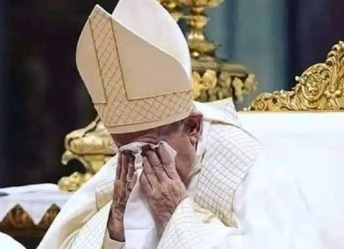 Papa Francisco pede que líderes envolvidos na crise da Ucrânia desistam do conflito