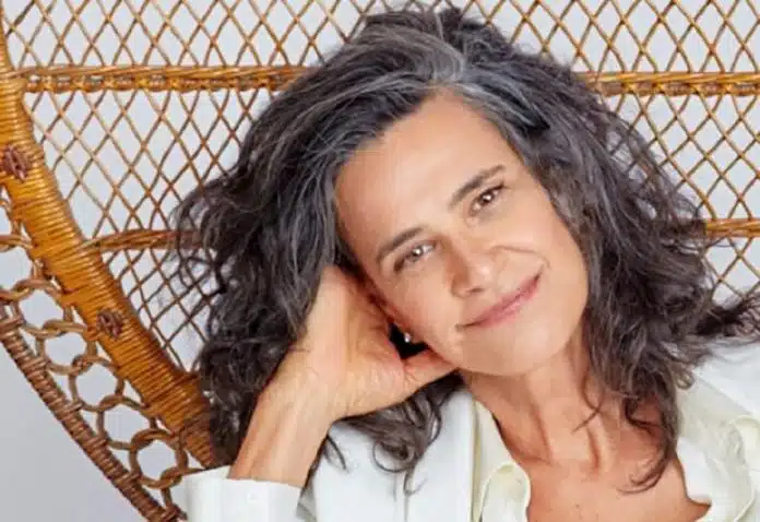 7b36f860-2c09-11eb-bfff-c0146e787c19 Simone: ‘Não estou nem aí. O melhor é aceitar os 72 anos, o corpo que eu tenho’