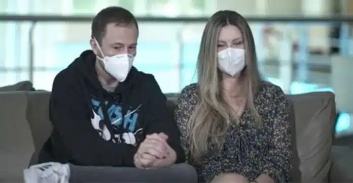 “Combinamos de nunca chorar na frente da Lua”, diz Tiago Leifert após descobrir câncer raro na filha