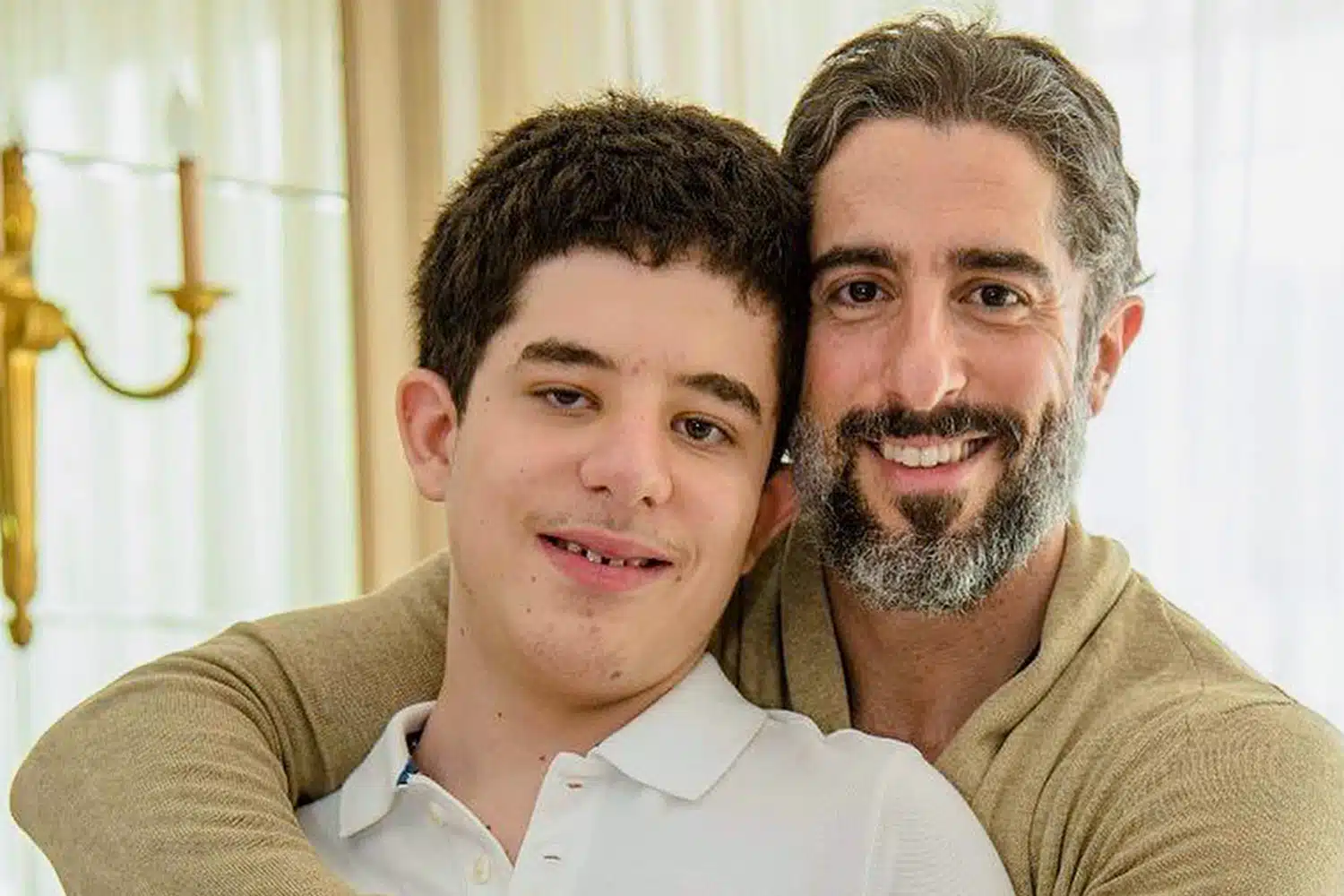 revistapazes.com - Marcos Mion se posiciona contra mudança em lei de planos de saúde que prejudicará autistas