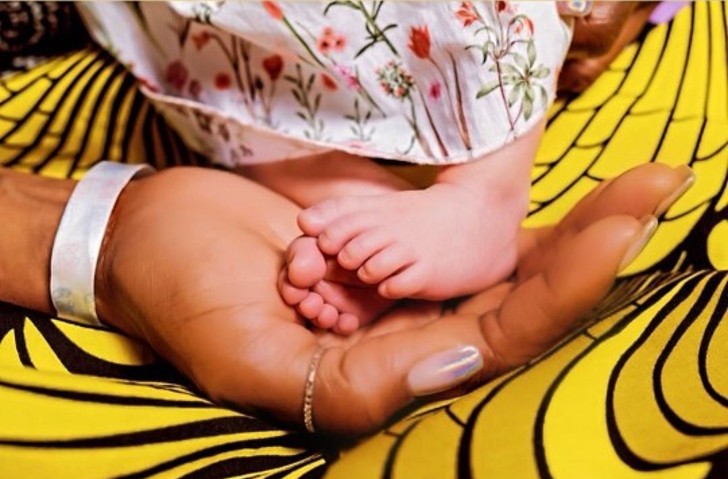 revistapazes.com - “Ela não foi adotada, ela é minha filha”: Naomi Campbell defende sua maternidade aos 50 anos após rumores