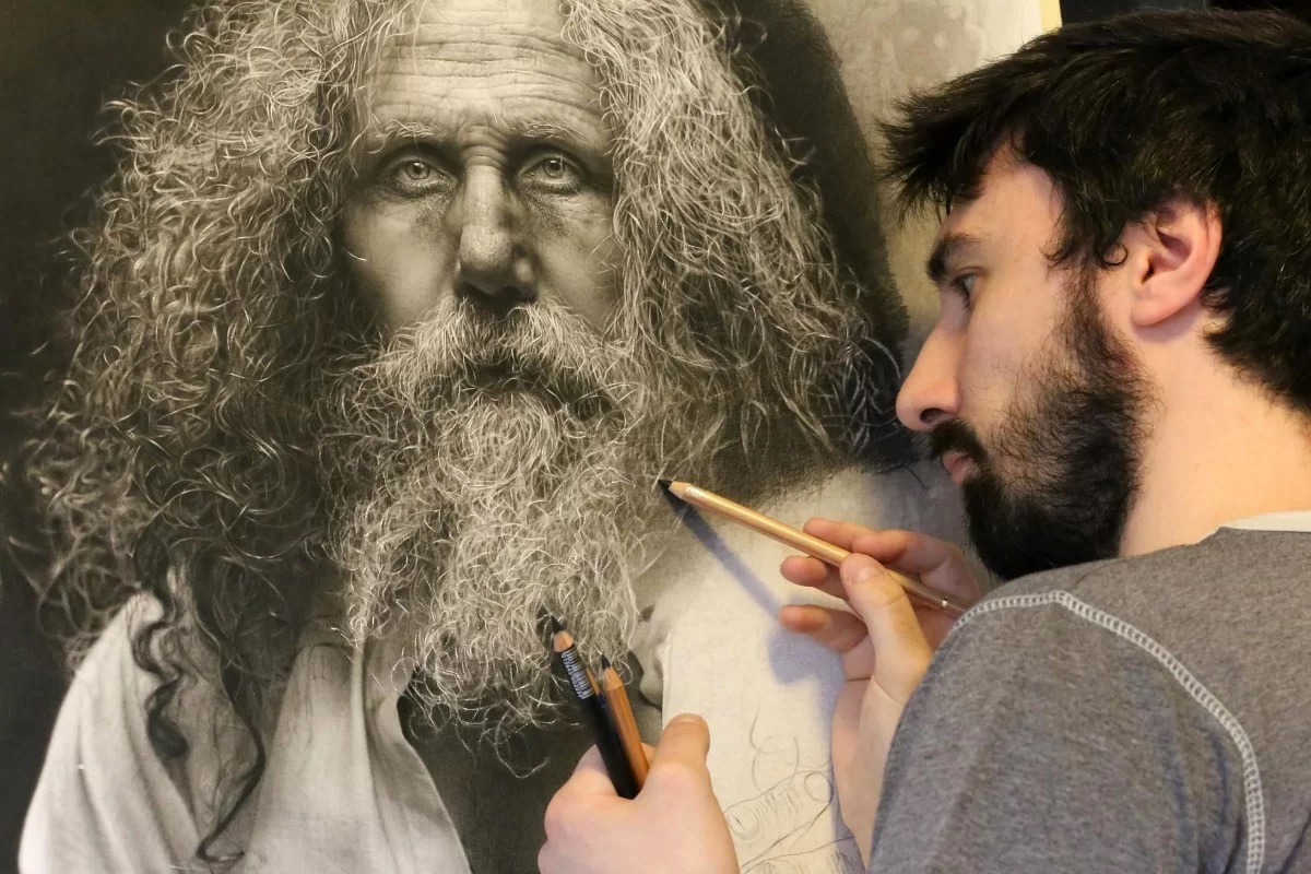 revistapazes.com - Artista cria retratos hiper-realistas usando apenas lápis grafite e carvão; confira fotos
