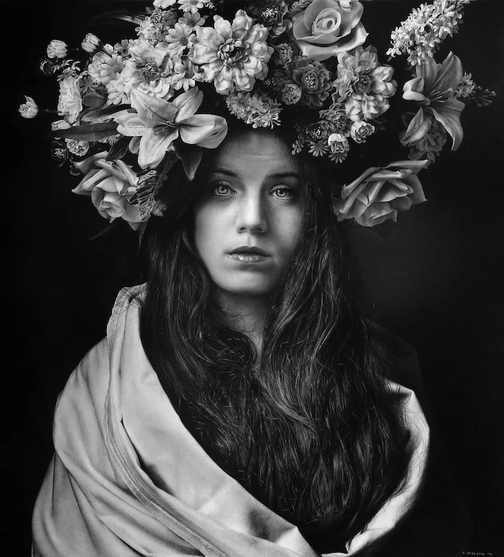 revistapazes.com - Artista cria retratos hiper-realistas usando apenas lápis grafite e carvão; confira fotos