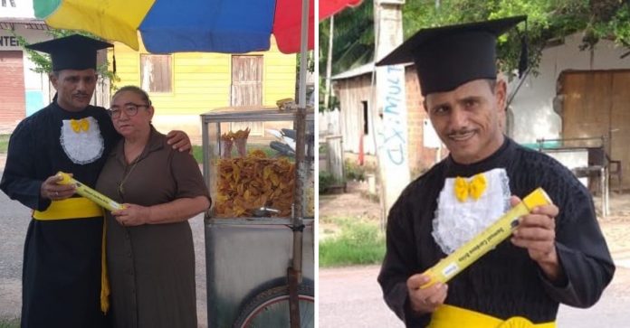 Vendedor de pipoca se forma na universidade aos 52 anos: “Sou apaixonado por estudar”