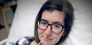 Mãe acorda do coma após médicos desligarem seu suporte de vida: “Como um milagre”, diz marido