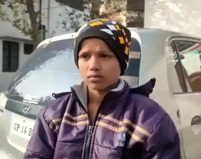 Menino sem-teto sobreviveu por anos nas ruas da Índia ao lado de seu fiel cachorrinho revistapazes.com - Menino sem-teto sobreviveu por anos nas ruas da Índia ao lado de seu fiel cachorrinho
