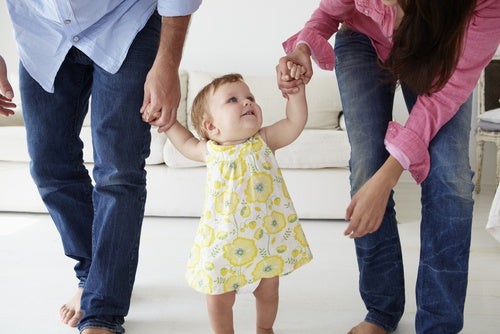 revistapazes.com - Para 66% dos pais, os primeiros passos do filho são uma das melhores recordações da vida