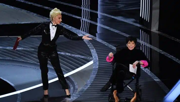 “Ele a tratou com dignidade”: Lady Gaga é aplaudida por ajudar Liza Minnelli a aparecer no Oscar revistapazes.com - “Ele a tratou com dignidade”: Lady Gaga é aplaudida por ajudar Liza Minnelli a aparecer no Oscar