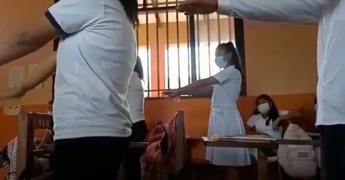 Professora “pune” alunos com agachamentos caso eles não façam a lição de casa [VIDEO]