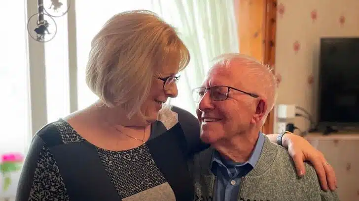 “Esperei tanto por este dia”: Mulher reencontra o pai após 58 anos com ajuda de grupo do Facebook revistapazes.com - “Esperei tanto por este dia”: Mulher reencontra o pai após 58 anos com ajuda de grupo do Facebook