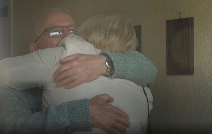 revistapazes.com - “Esperei tanto por este dia”: Mulher reencontra o pai após 58 anos com ajuda de grupo do Facebook