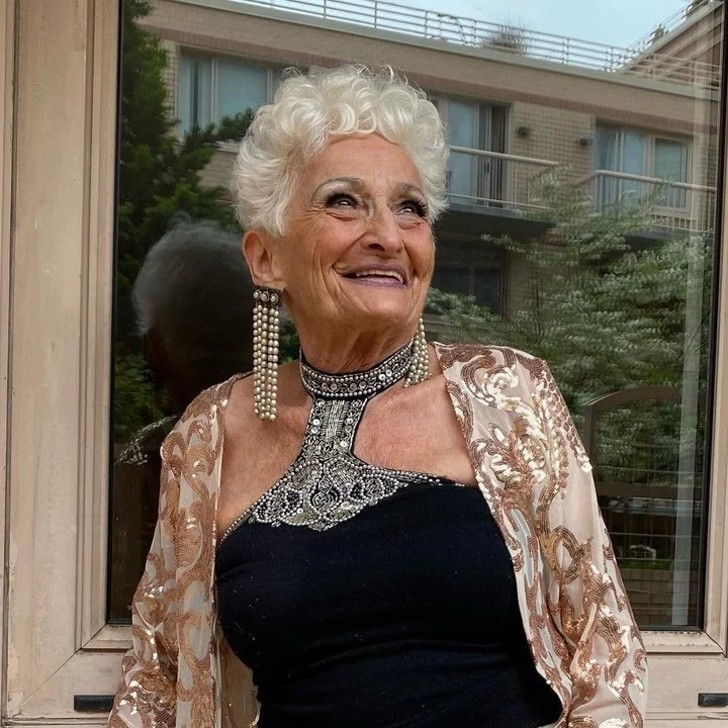 revistapazes.com - Ela tem 85 anos e é  uma rainha do Tinder: afirma ter se encontrado com mais de 50 pretendentes