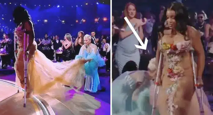 lady-gaga-grammy (1) Lady Gaga é aplaudida por auxiliar cantora de muletas a subir no palco do Grammy 2022