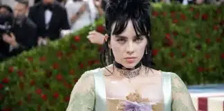 Entenda o que é a Síndrome de Tourette, distúrbio que afeta a cantora Billie Eilish